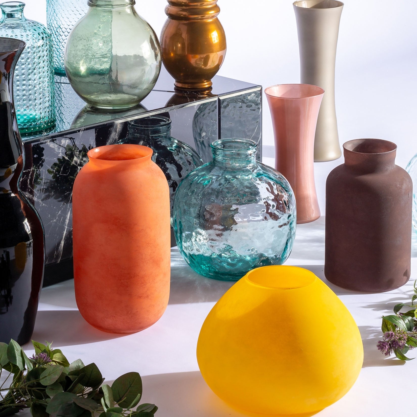 Kura organic decorative jar